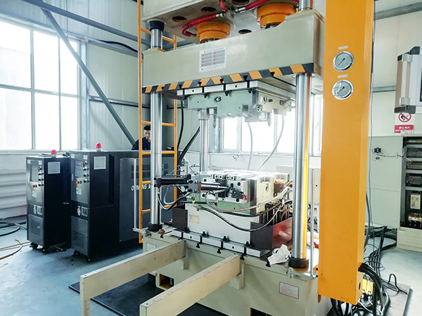 從航空航天到高端制造，碳纖維高精度模溫機(jī)如何顛覆行業(yè)標(biāo)準(zhǔn)？