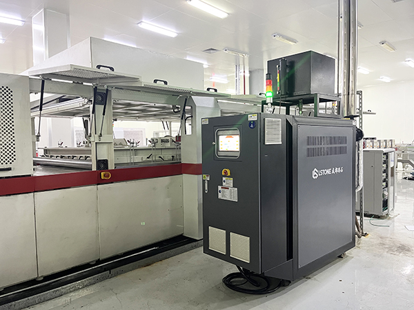 傳統(tǒng)加熱被淘汰，電加熱層壓機(jī)油溫機(jī)成行業(yè)首選