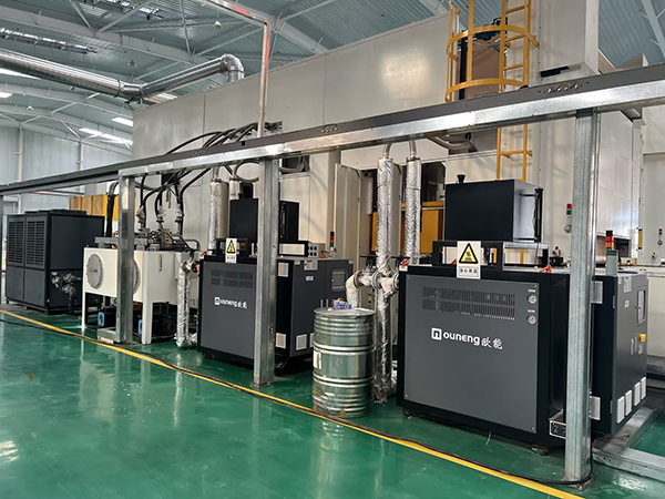 高溫壓板油溫機(jī) 高溫壓板油溫機(jī)